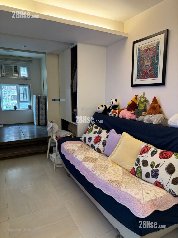 Yue Tin Court Sell 3 Bedrooms , 1 Bathroom 568 ft²
