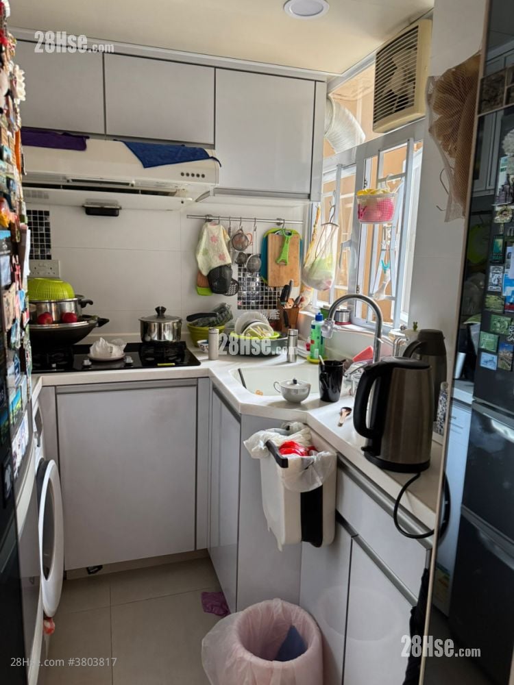 Yue Tin Court Sell 3 Bedrooms , 1 Bathroom 568 ft²