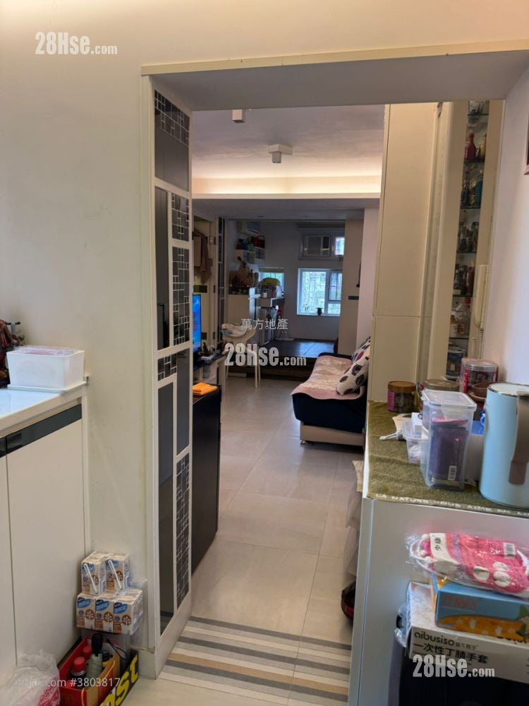 Yue Tin Court Sell 3 Bedrooms , 1 Bathroom 568 ft²