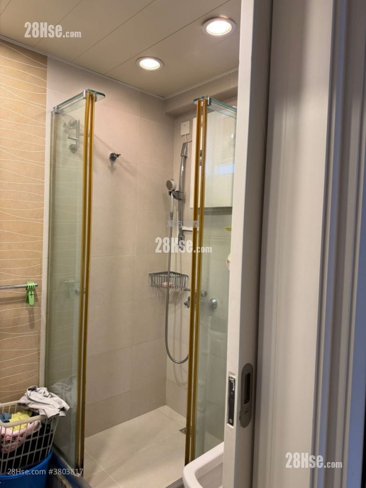 Yue Tin Court Sell 3 Bedrooms , 1 Bathroom 568 ft²