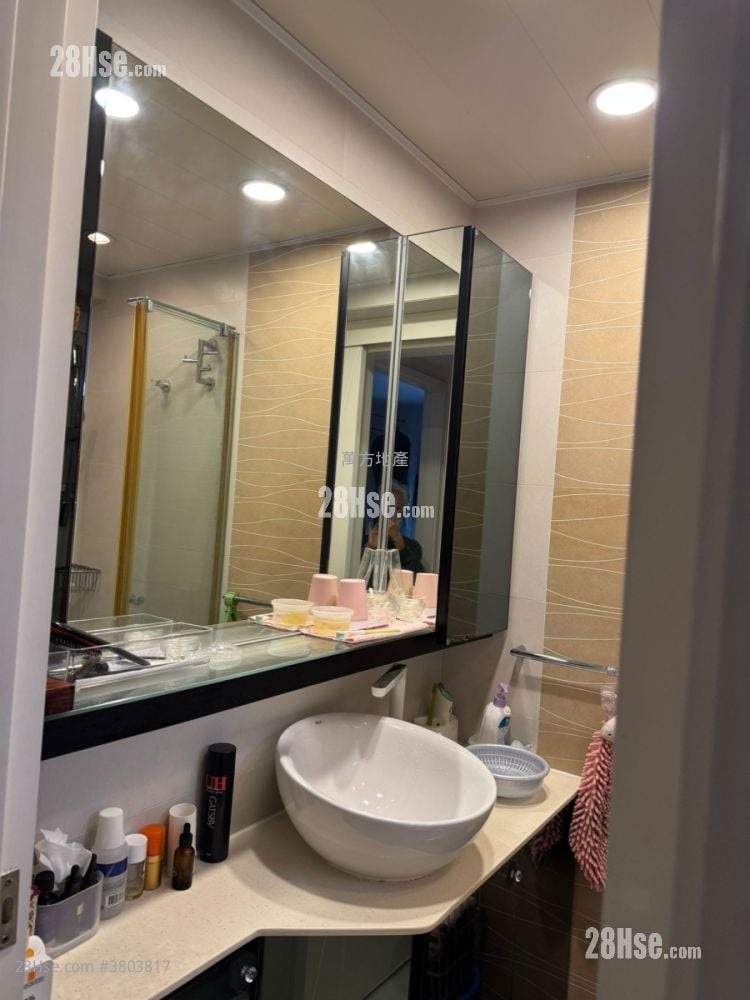 Yue Tin Court Sell 3 Bedrooms , 1 Bathroom 568 ft²