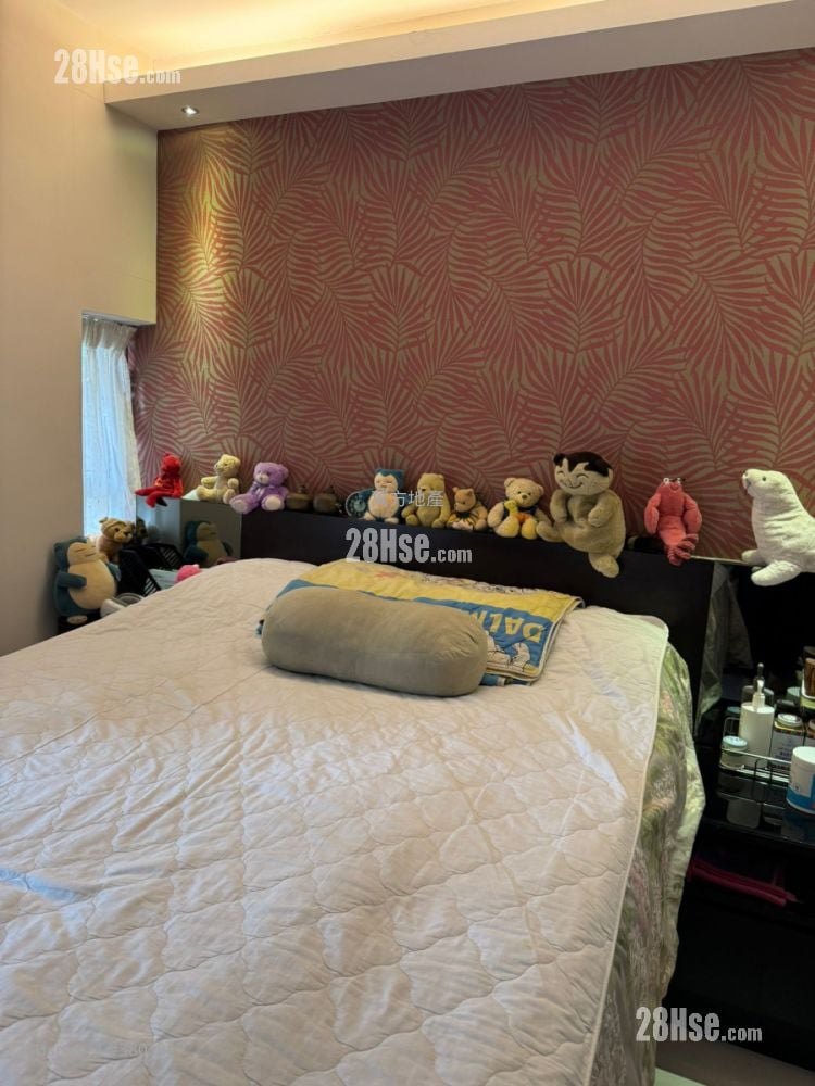 Yue Tin Court Sell 3 Bedrooms , 1 Bathroom 568 ft²