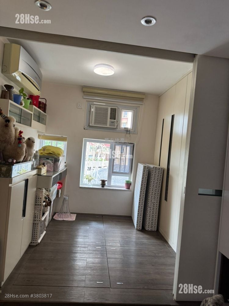 Yue Tin Court Sell 3 Bedrooms , 1 Bathroom 568 ft²