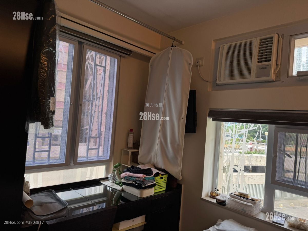 Yue Tin Court Sell 3 Bedrooms , 1 Bathroom 568 ft²