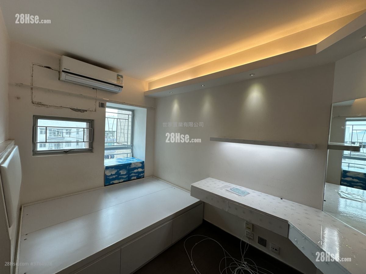 Cascades Sell 2 Bedrooms , 1 Bathroom 539 ft²