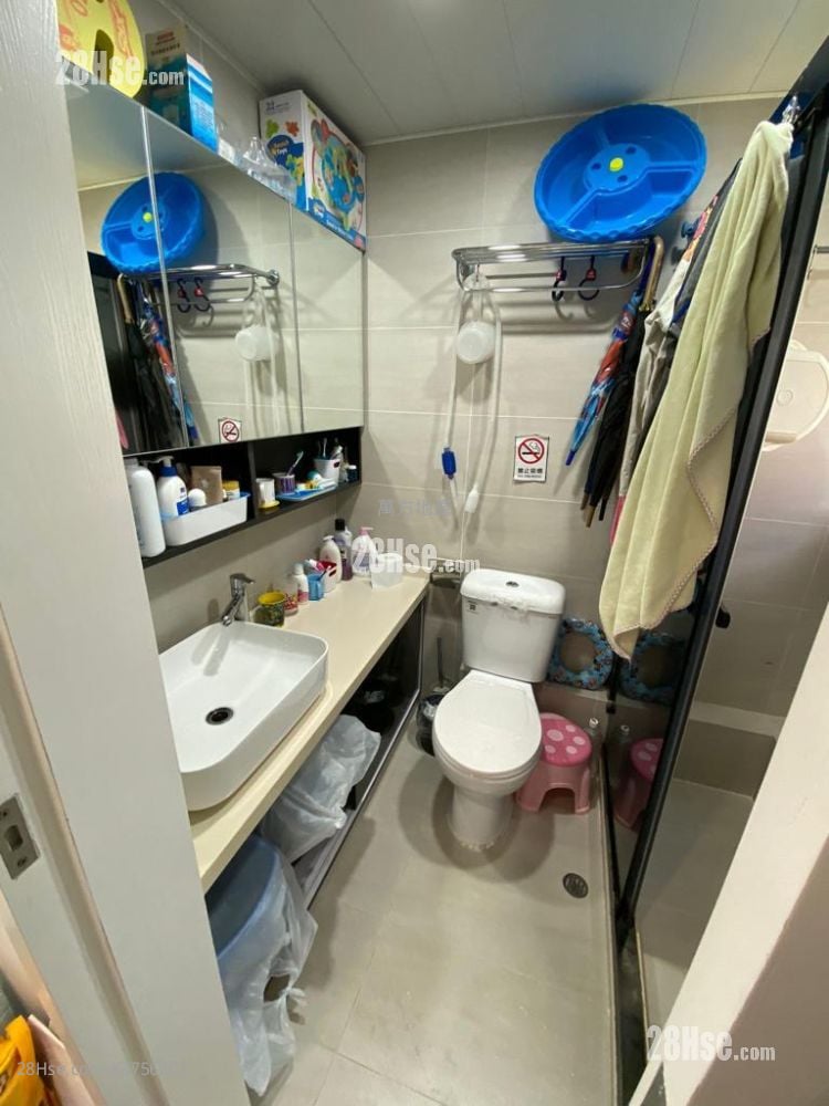 Ka Shun Court Sell 3 Bedrooms , 1 Bathroom 445 ft²