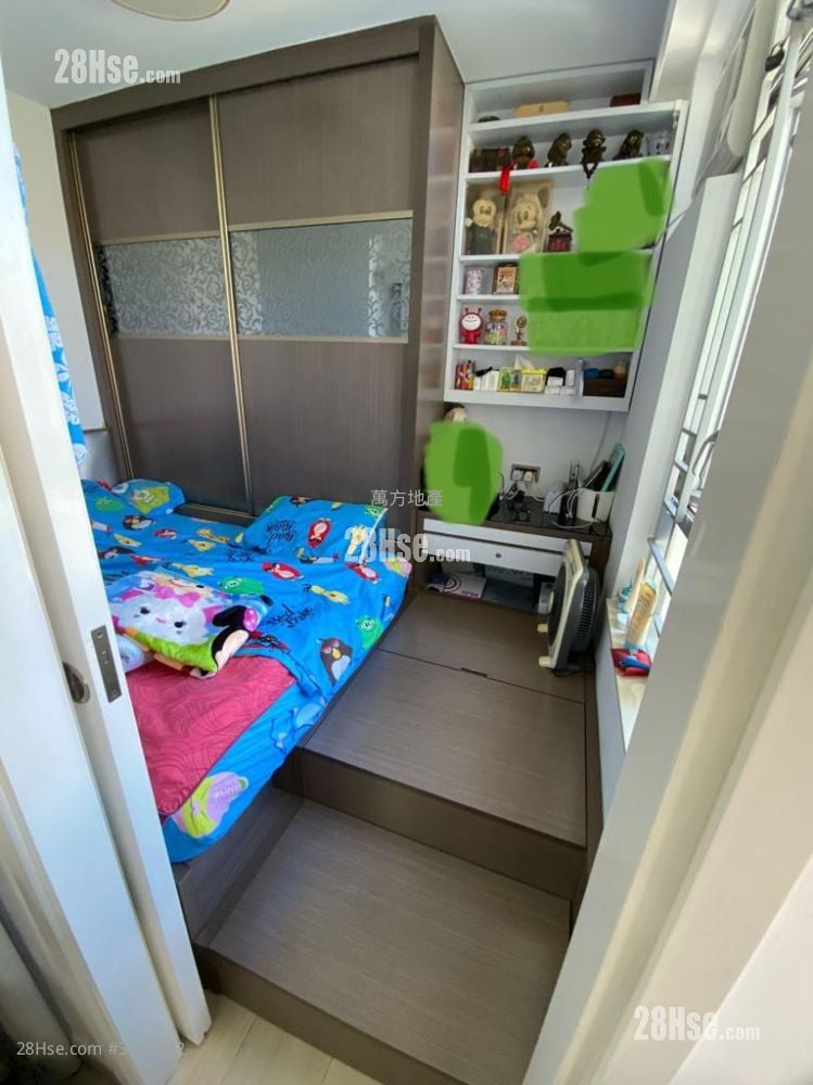 Ka Shun Court Sell 3 Bedrooms , 1 Bathroom 445 ft²