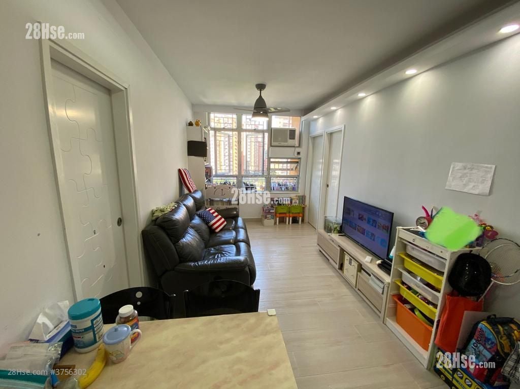 Ka Shun Court Sell 3 Bedrooms , 1 Bathroom 445 ft²