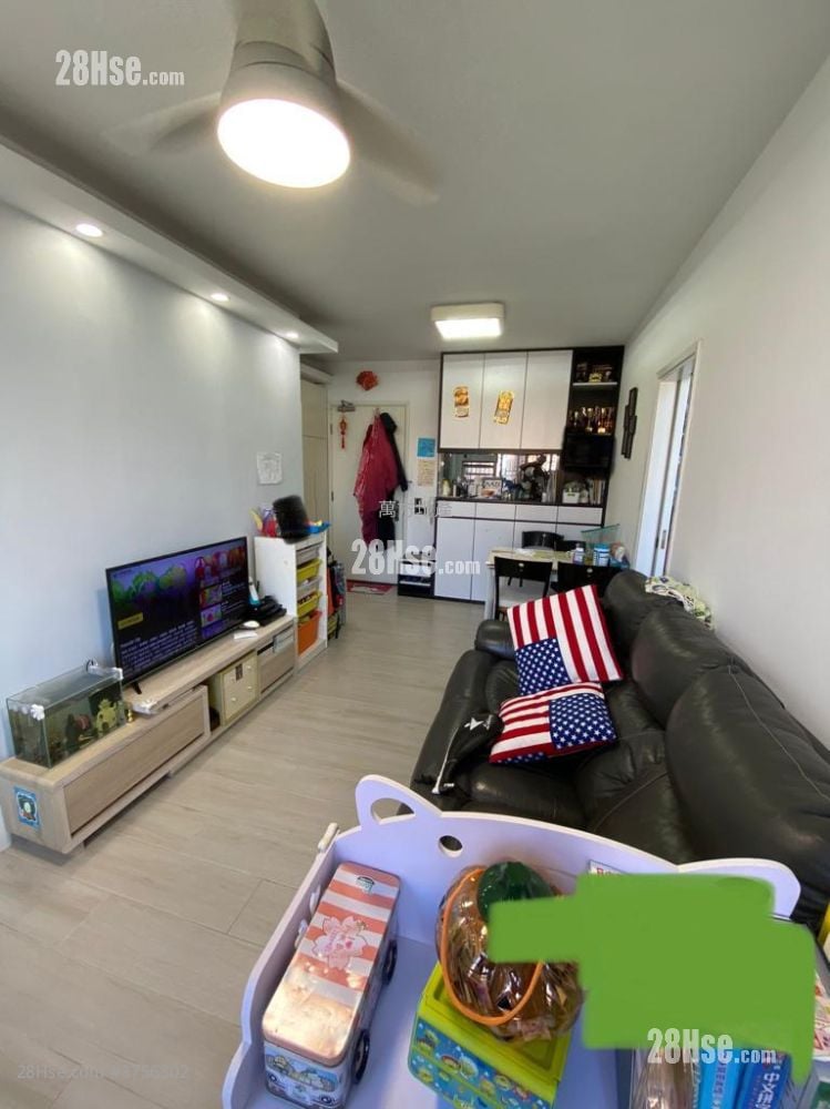 Ka Shun Court Sell 3 Bedrooms , 1 Bathroom 445 ft²