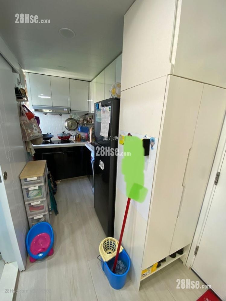 Ka Shun Court Sell 3 Bedrooms , 1 Bathroom 445 ft²