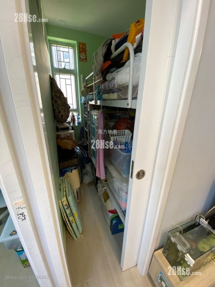 Ka Shun Court Sell 3 Bedrooms , 1 Bathroom 445 ft²