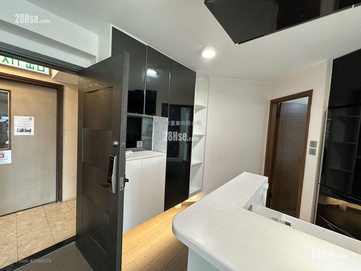 Cascades Sell 2 Bedrooms , 1 Bathroom 539 ft²