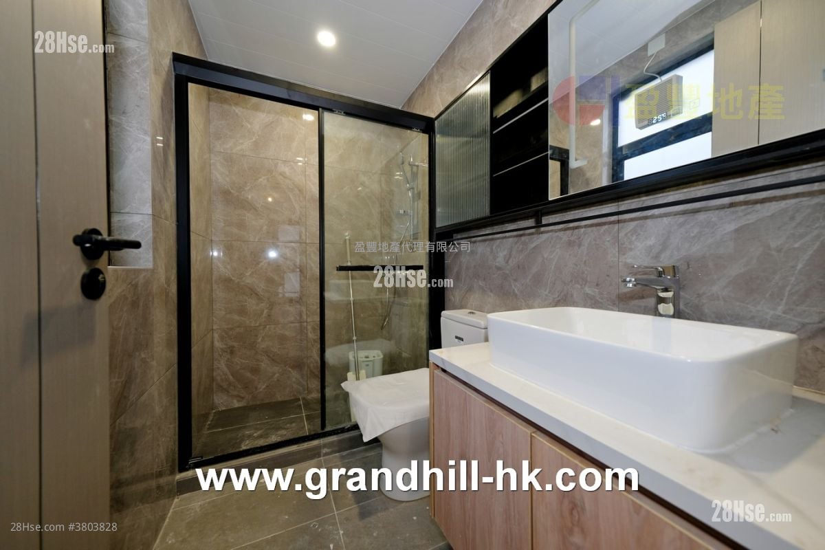 村屋 售盤 3 房 , 2 浴室