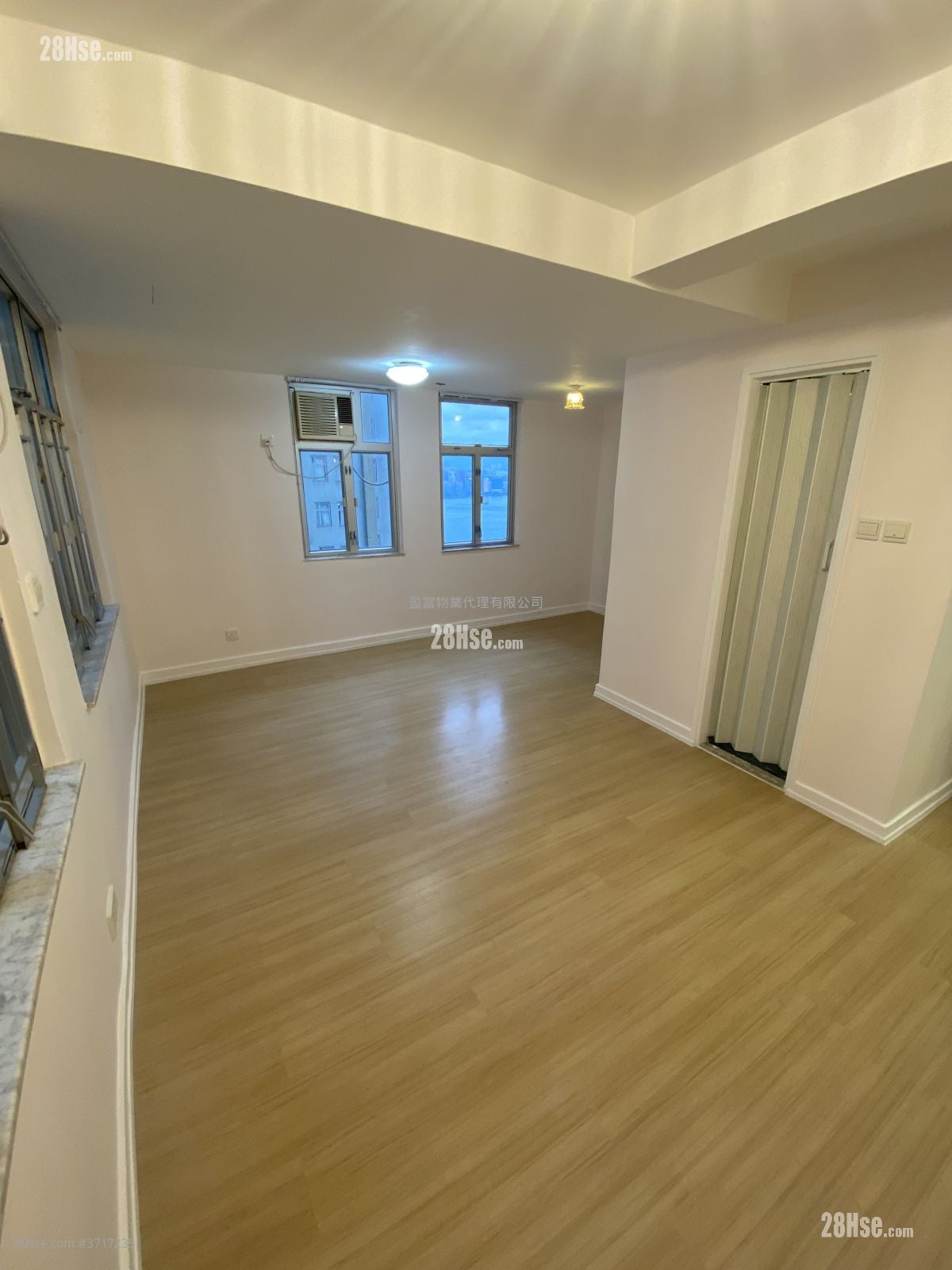 湾景中心大厦 租盘 开放式间隔 , 1 浴室 357 平方尺