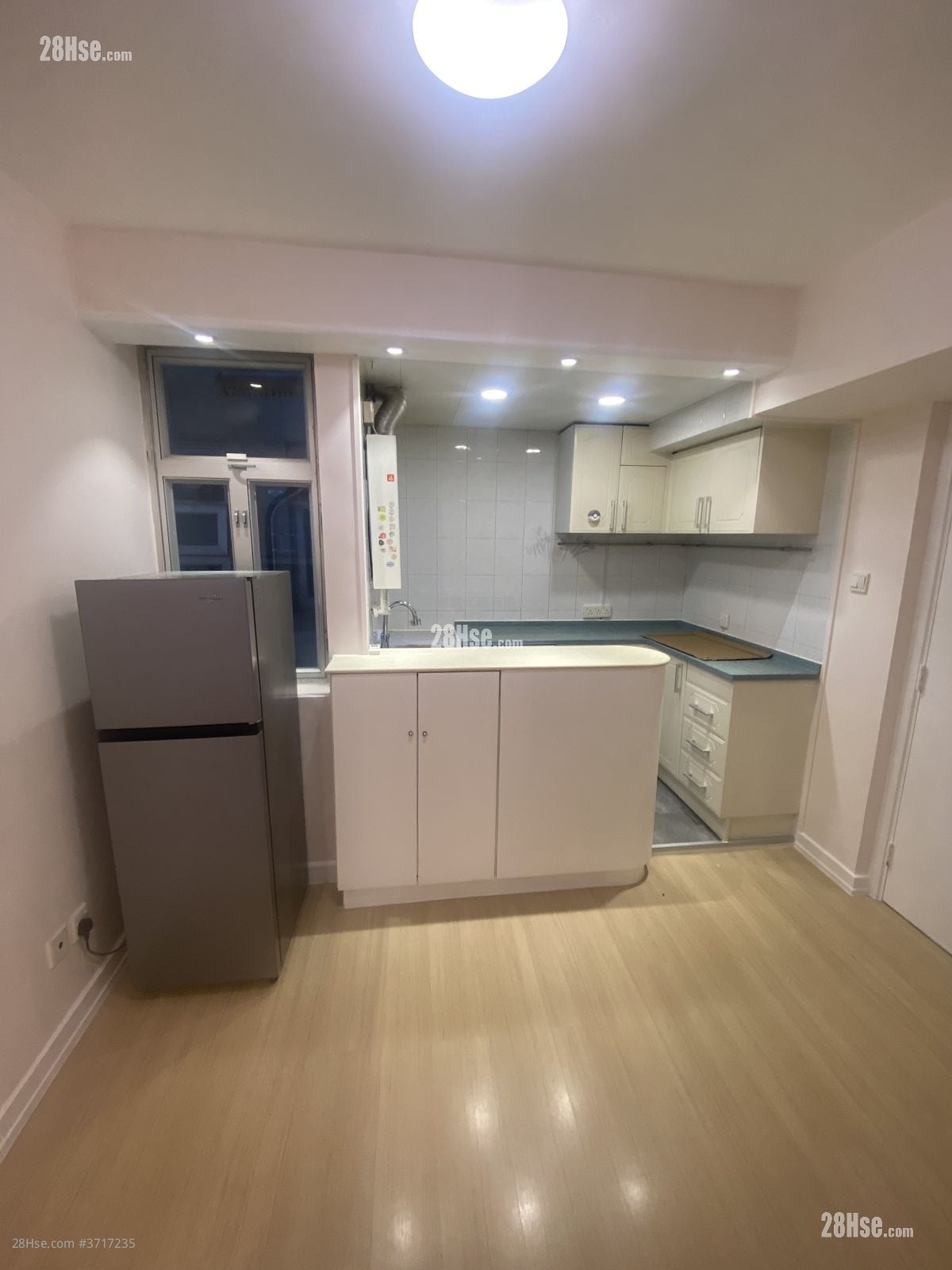 湾景中心大厦 租盘 开放式间隔 , 1 浴室 357 平方尺