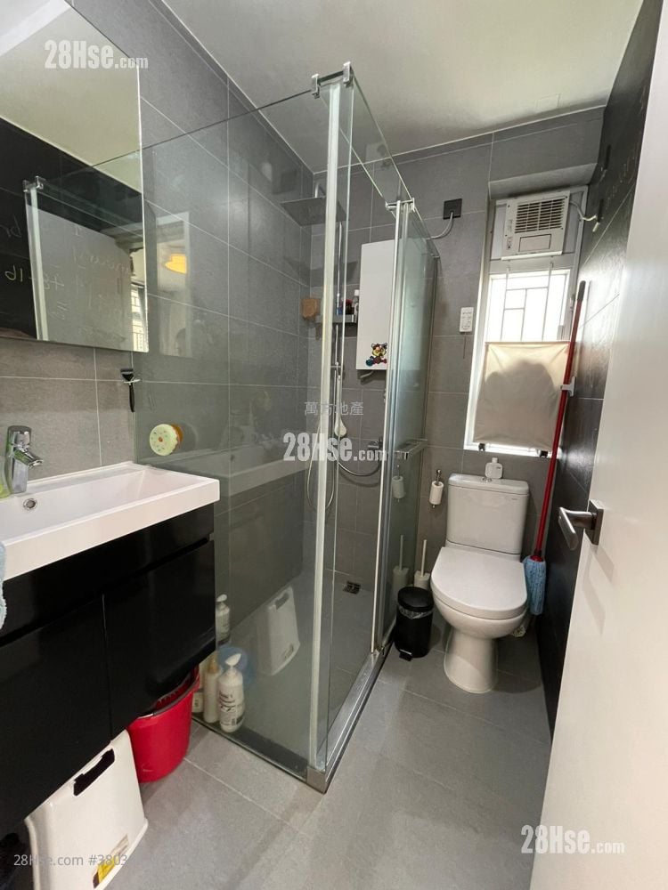 Ka Shun Court Sell 2 Bedrooms , 1 Bathroom 449 ft²