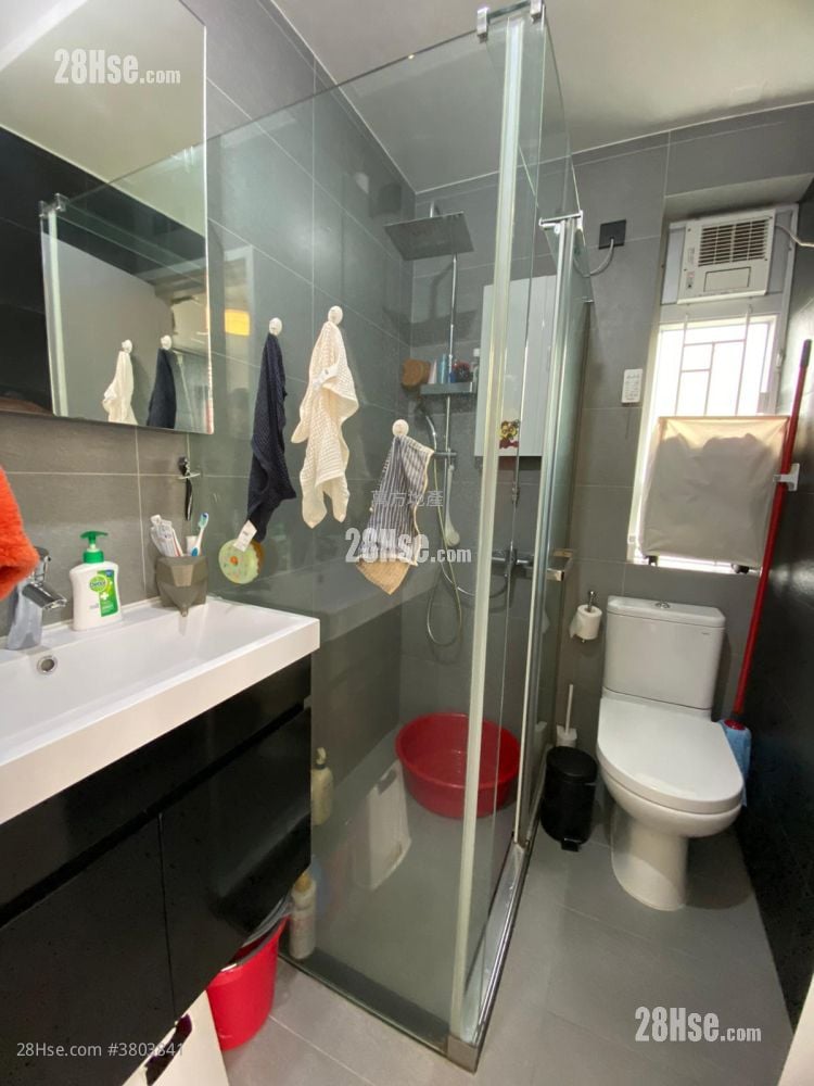 Ka Shun Court Sell 2 Bedrooms , 1 Bathroom 449 ft²