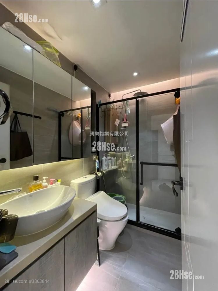 Lai Yan Court Sell 2 Bedrooms , 1 Bathroom 432 ft²