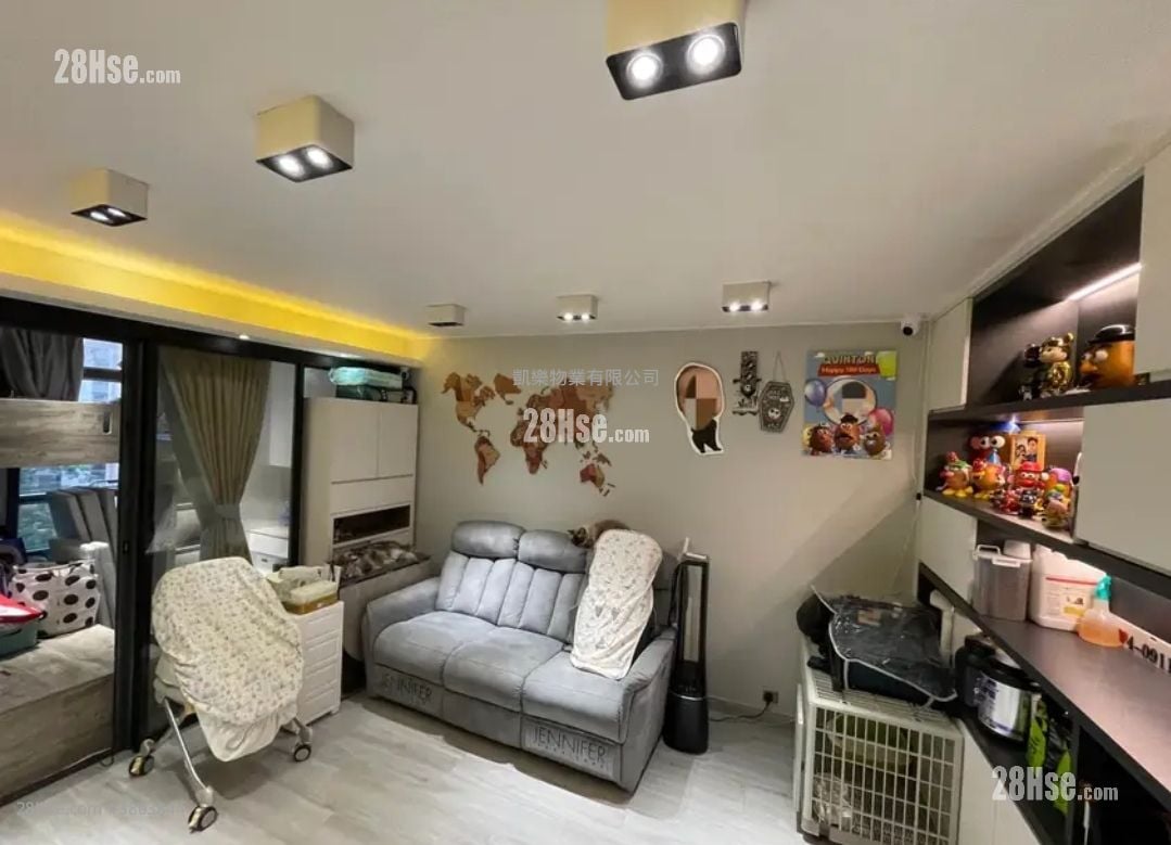 Lai Yan Court Sell 2 Bedrooms , 1 Bathroom 432 ft²