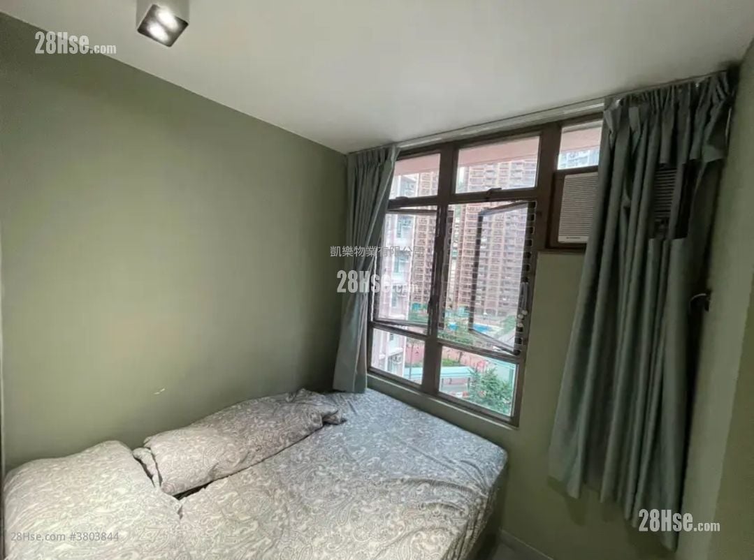 Lai Yan Court Sell 2 Bedrooms , 1 Bathroom 432 ft²