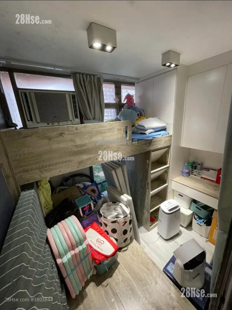 Lai Yan Court Sell 2 Bedrooms , 1 Bathroom 432 ft²