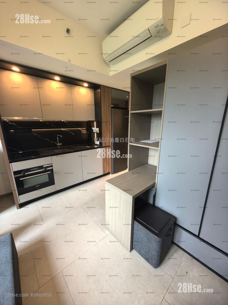 Silicon Hill Rental Studio 218 ft²