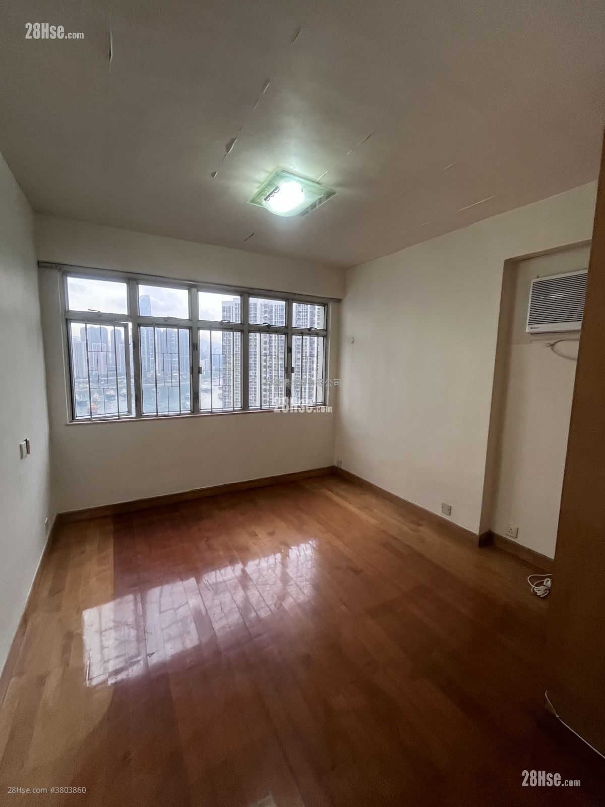 Greenview Court Sell 3 Bedrooms , 2 Bathrooms 703 ft²