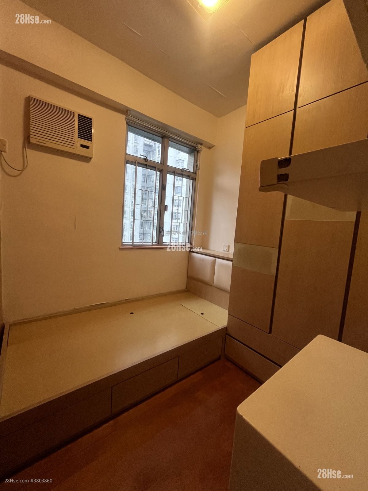 Greenview Court Sell 3 Bedrooms , 2 Bathrooms 703 ft²