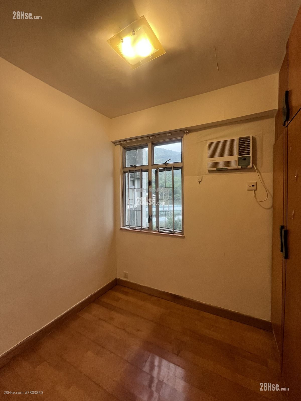 Greenview Court Sell 3 Bedrooms , 2 Bathrooms 703 ft²