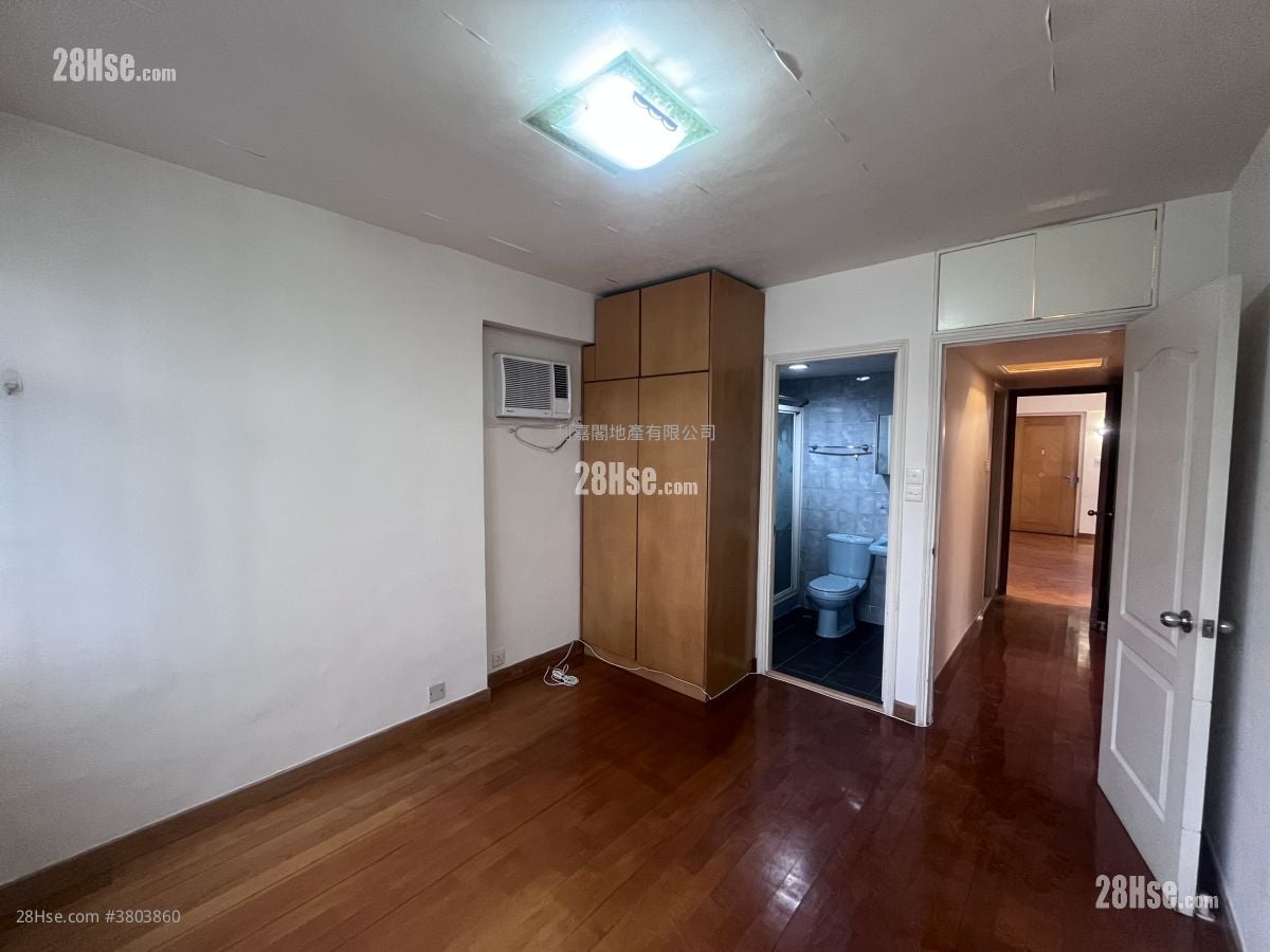 Greenview Court Sell 3 Bedrooms , 2 Bathrooms 703 ft²