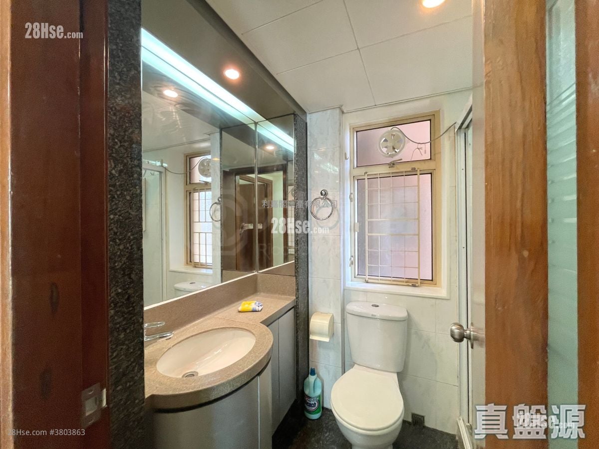 La Cite Noble Rental 434 ft²