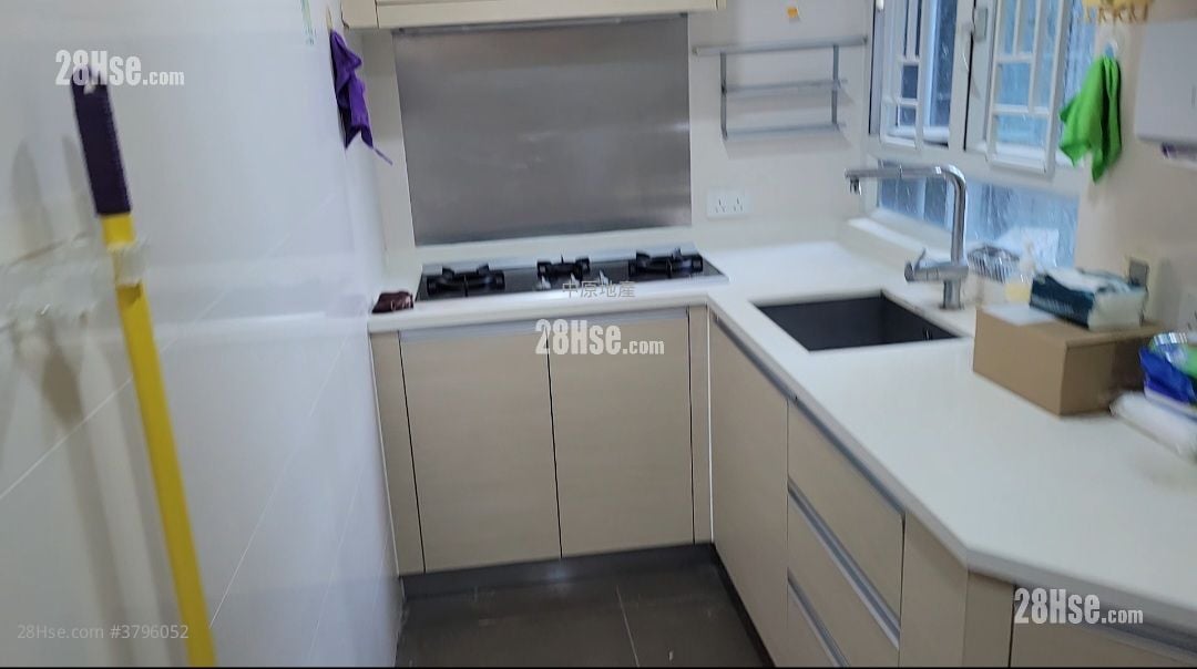 Lions Rise Sell 2 Bedrooms 567 ft²