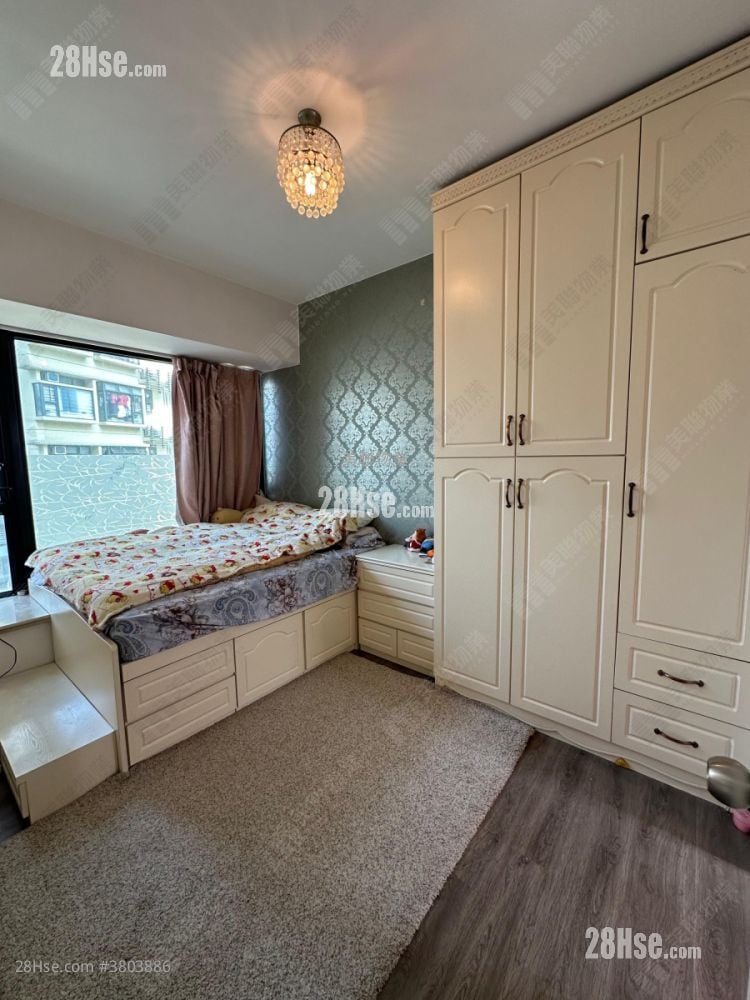 master room: Chelsea Court Sell 4 Bedrooms , 2 Bathrooms 722 ft²