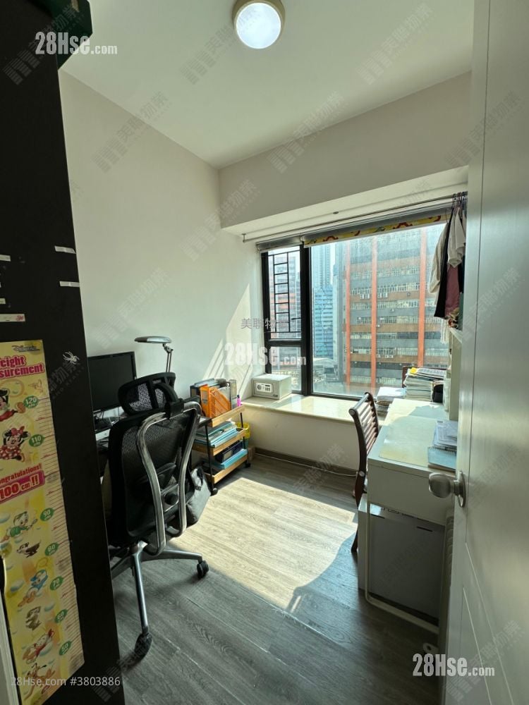 Chelsea Court Sell 4 Bedrooms , 2 Bathrooms 722 ft²