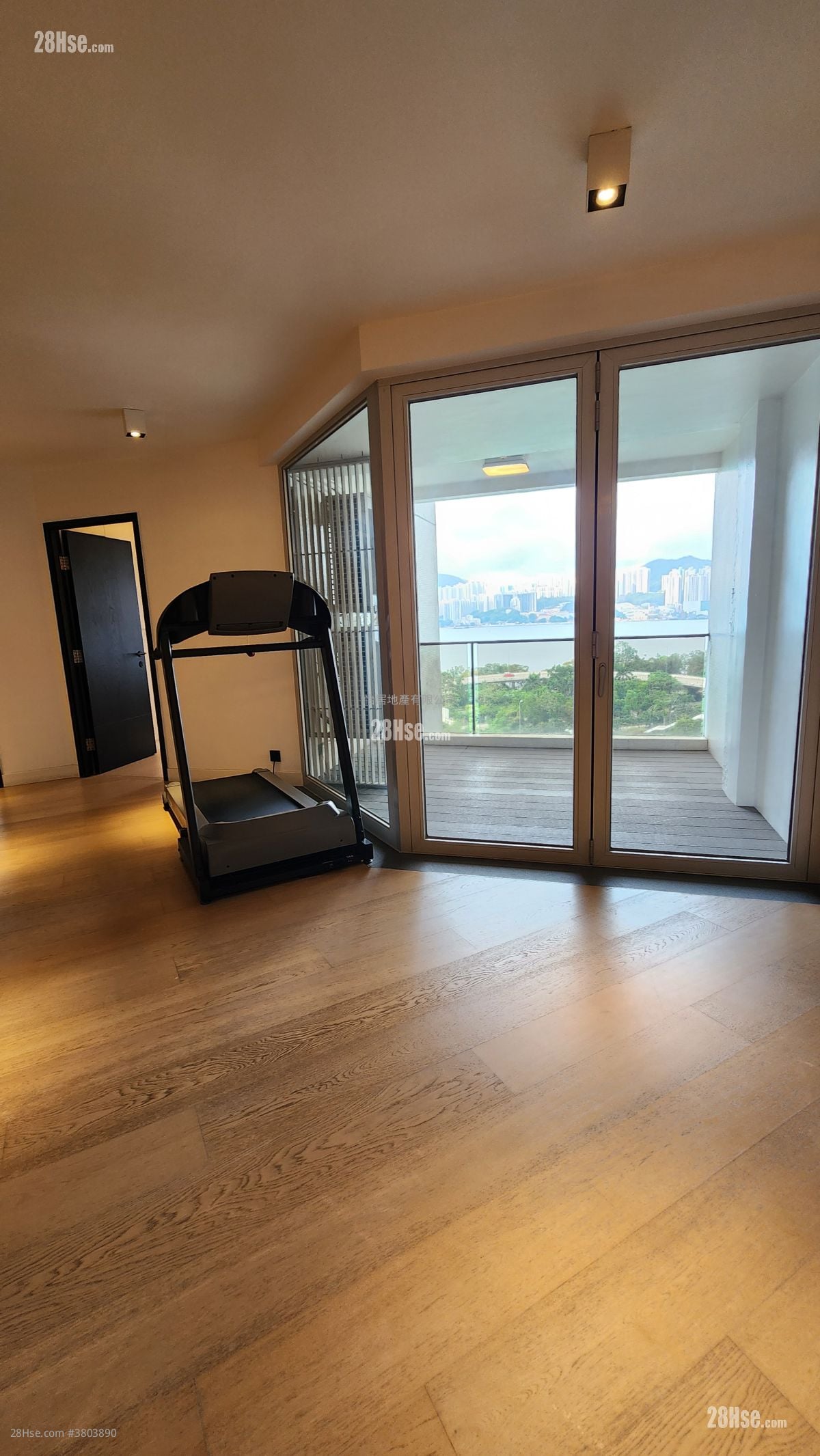 太古城 售盘 4 房 , 3 浴室 1,114 平方尺