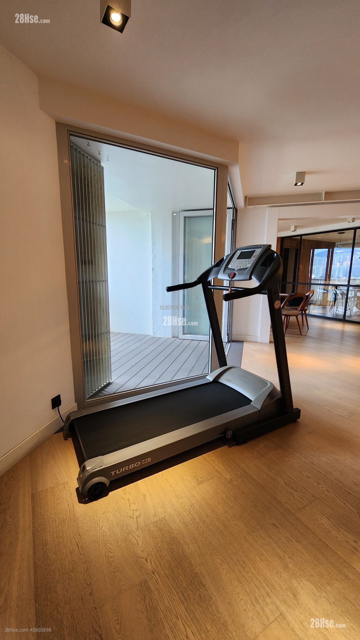 太古城 售盘 4 房 , 3 浴室 1,114 平方尺