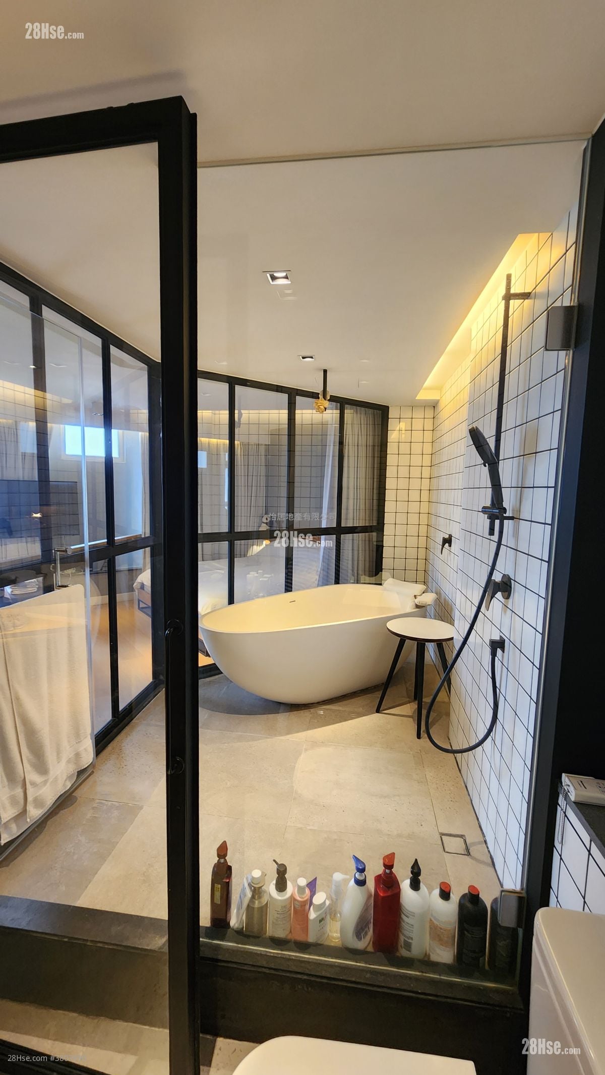 太古城 售盘 4 房 , 3 浴室 1,114 平方尺