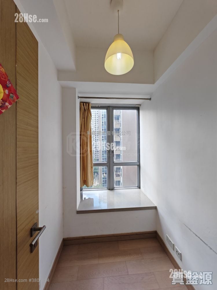 The Reach Sell 2 Bedrooms 357 ft²