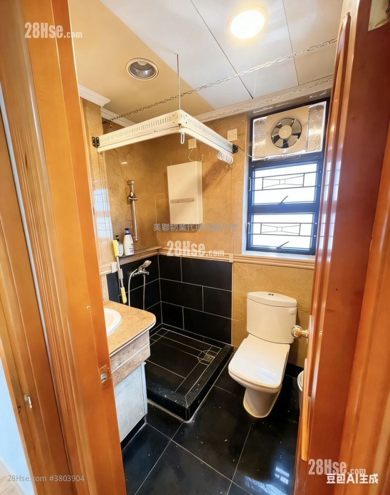 Nan Fung Plaza Sell 3 Bedrooms 691 ft²