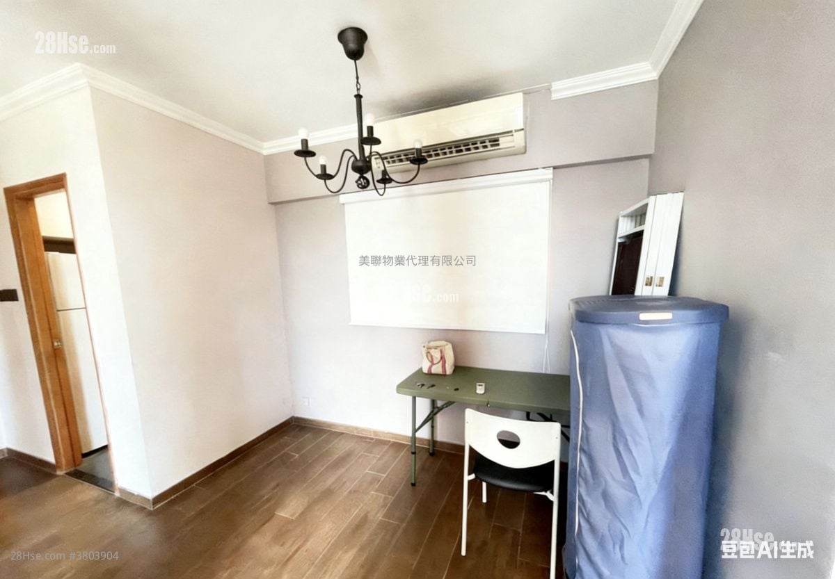 Nan Fung Plaza Sell 3 Bedrooms 691 ft²