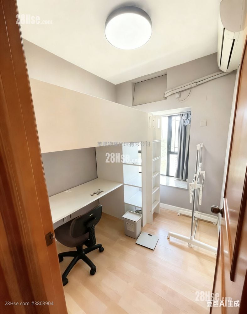 Nan Fung Plaza Sell 3 Bedrooms 691 ft²