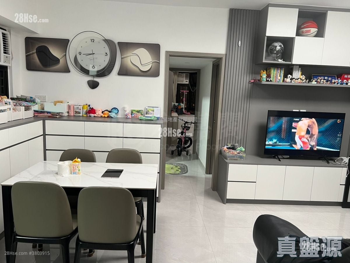 Mayfair Gardens Rental 3 Bedrooms , 1 Bathroom 525 ft²