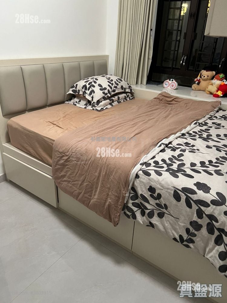 Mayfair Gardens Rental 3 Bedrooms , 1 Bathroom 525 ft²