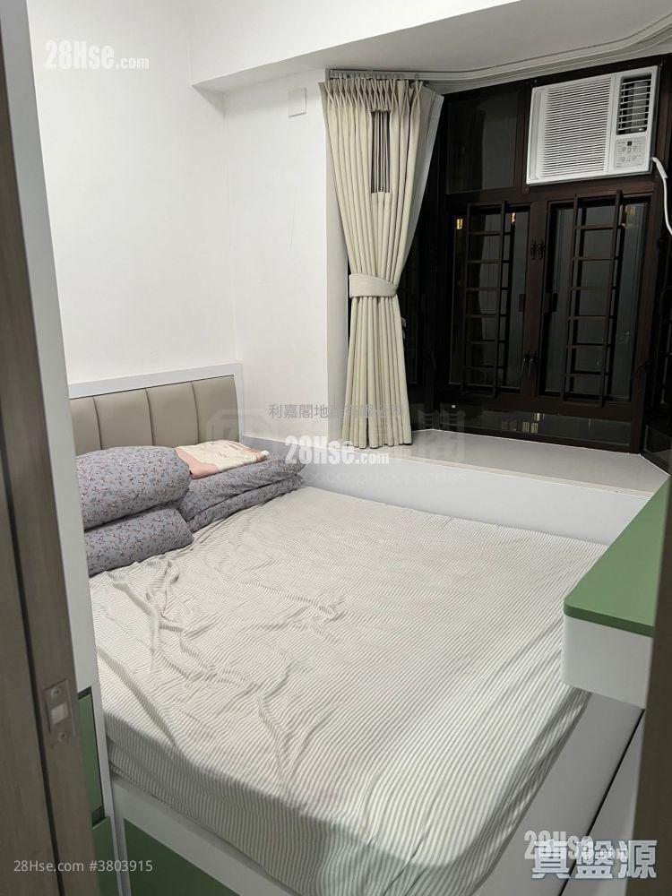 Mayfair Gardens Rental 3 Bedrooms , 1 Bathroom 525 ft²