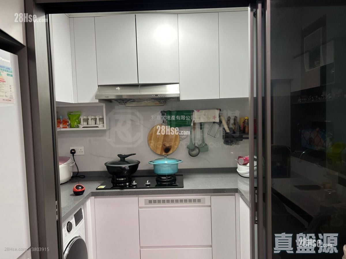 Mayfair Gardens Rental 3 Bedrooms , 1 Bathroom 525 ft²