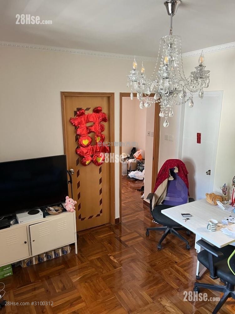 Wai Wah Court Sell 2 Bedrooms , 1 Bathroom 344 ft²