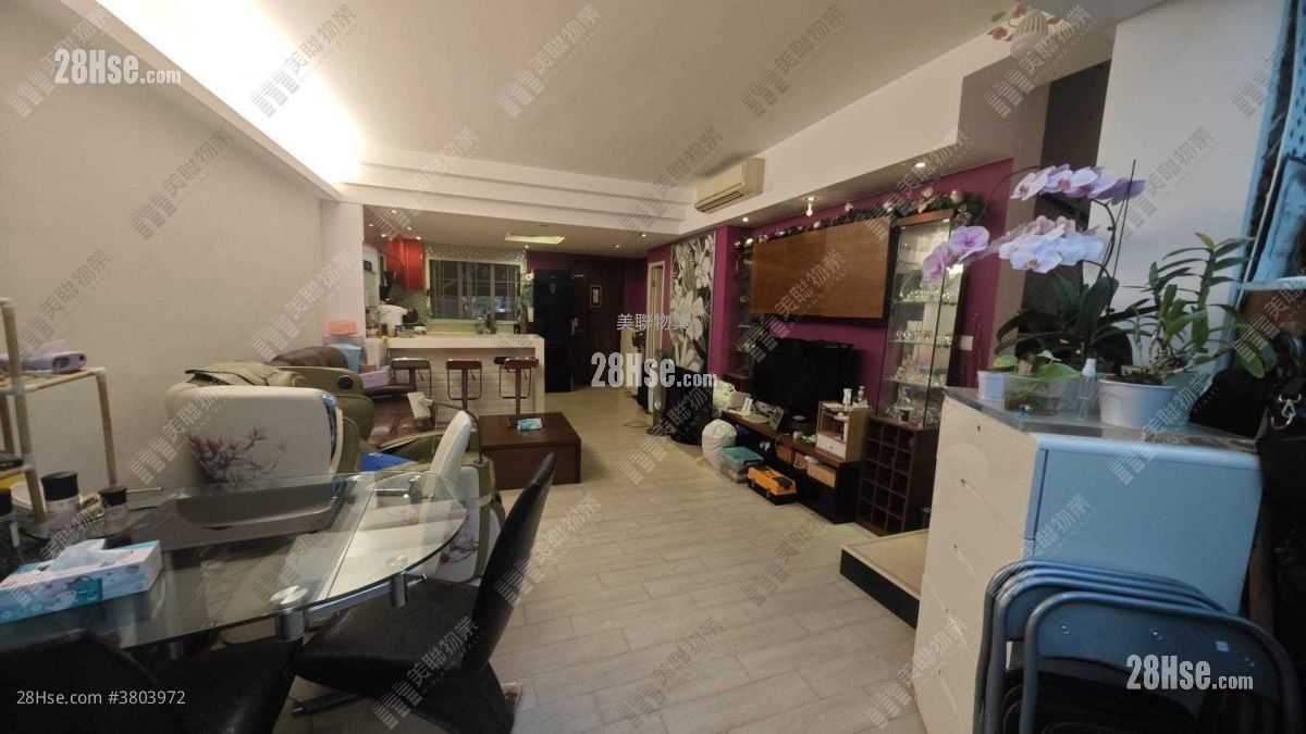 Seasons Monarch Sell 930 ft²