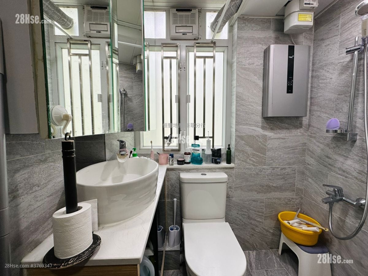 Hiu Tsui Court Sell 1 Bedroom , 1 Bathroom 401 ft²