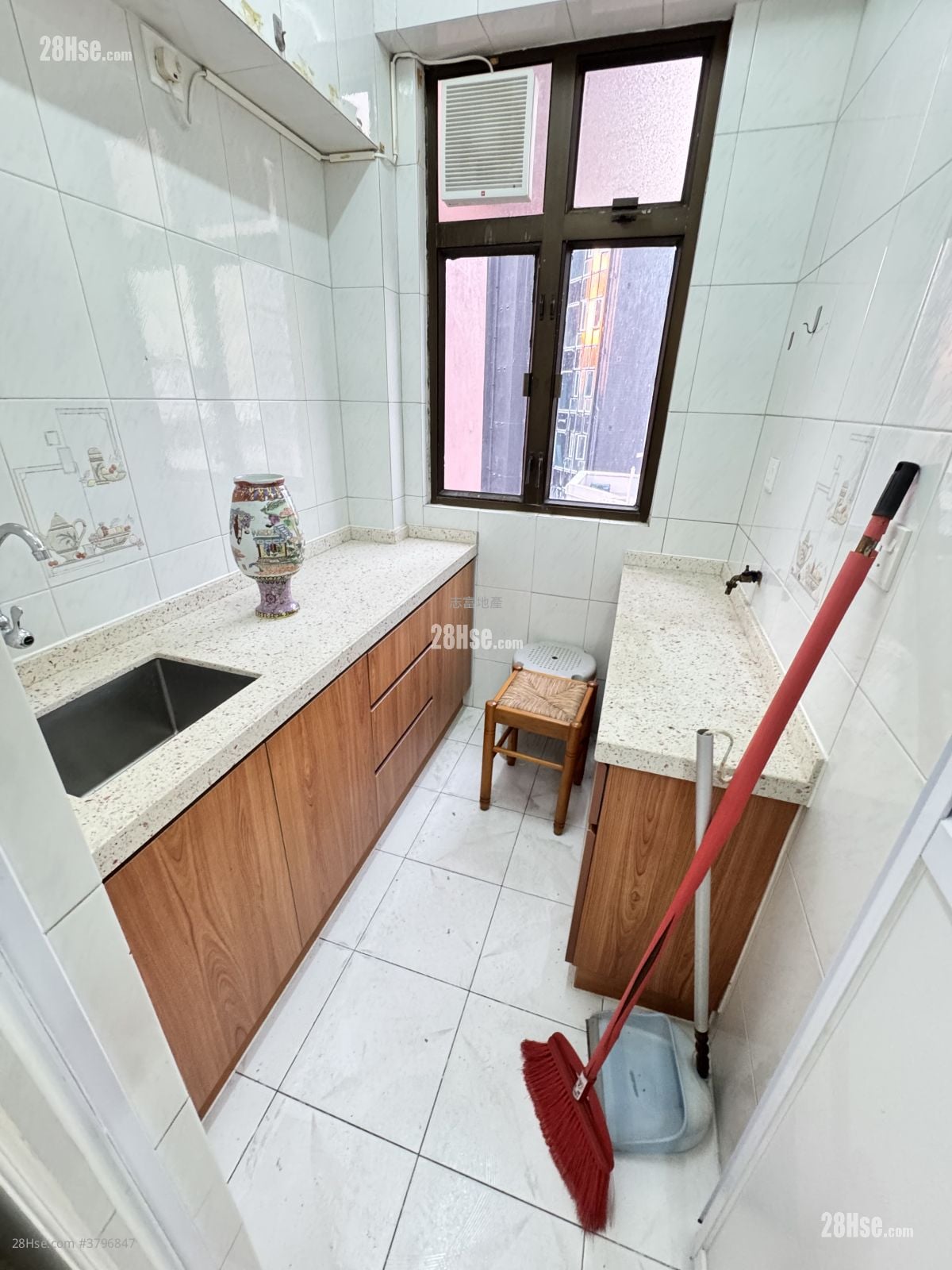 King Wong Building Sell 1 Bedroom , 1 Bathroom