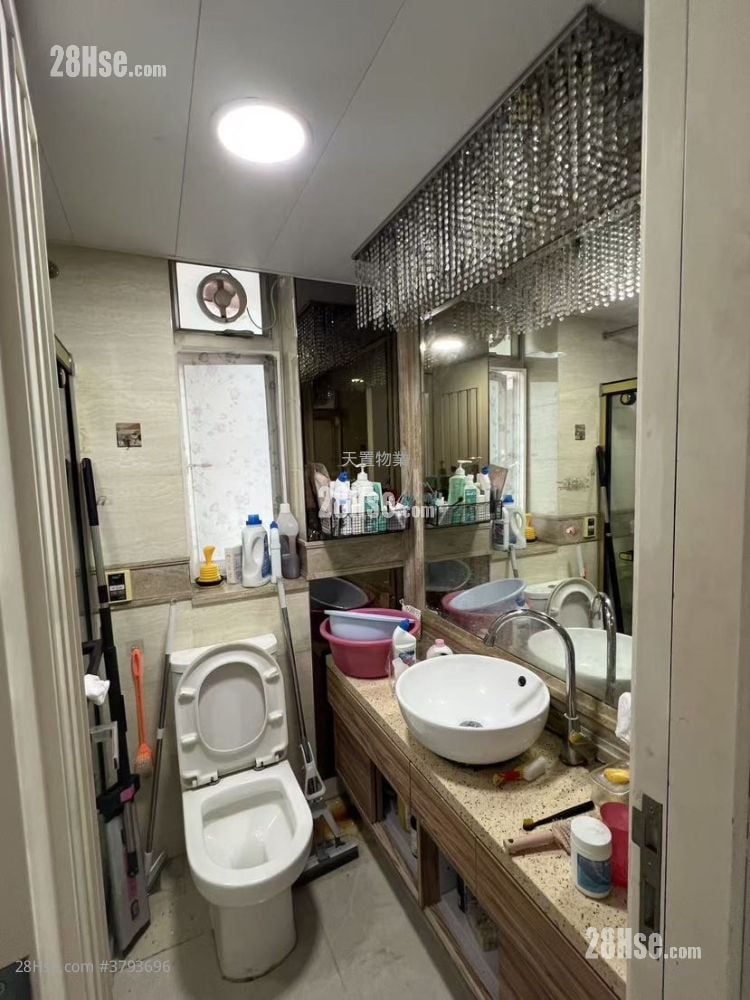 尚城 租盘 5+ 房 , 2 浴室 901 平方尺